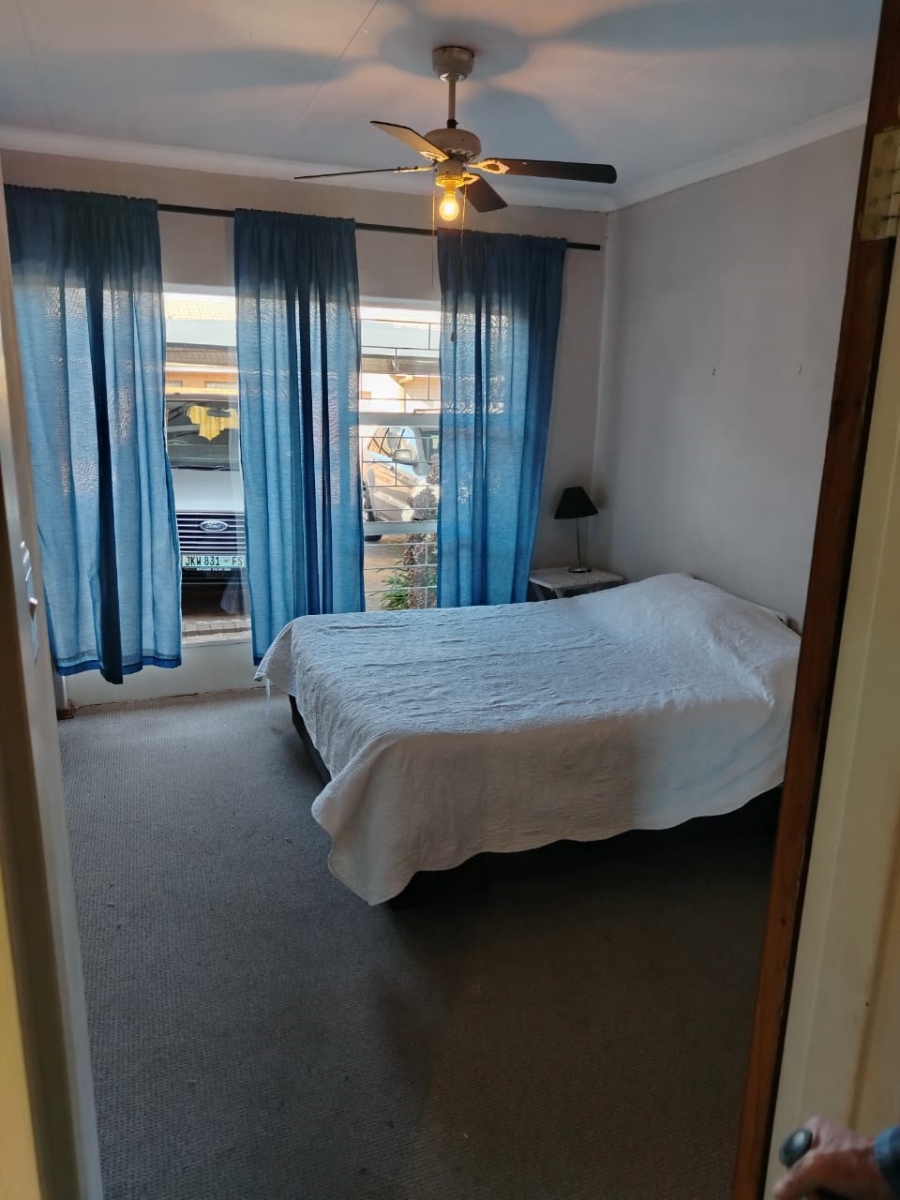 2 Bedroom Property for Sale in Langenhovenpark Free State